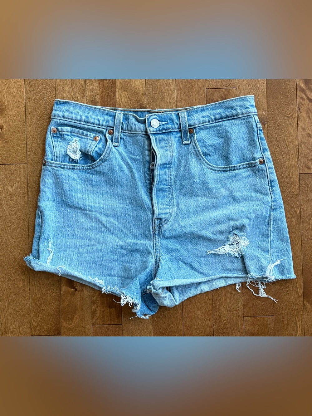 Levi’s Ribcage High Rise Denim Shorts Womens Size W30 Light Wash Distressed